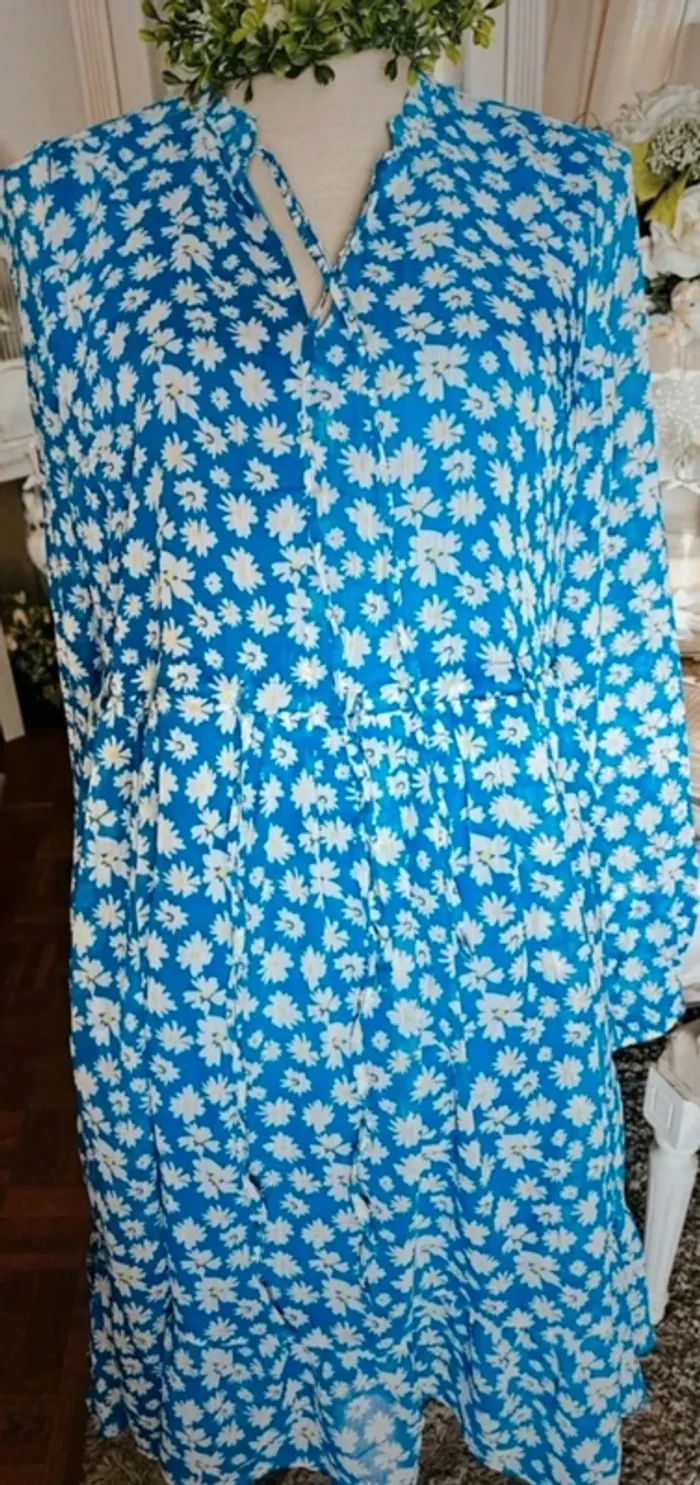 Robe bleue fleurie Esmara Taille 38 Neuve - photo numéro 3