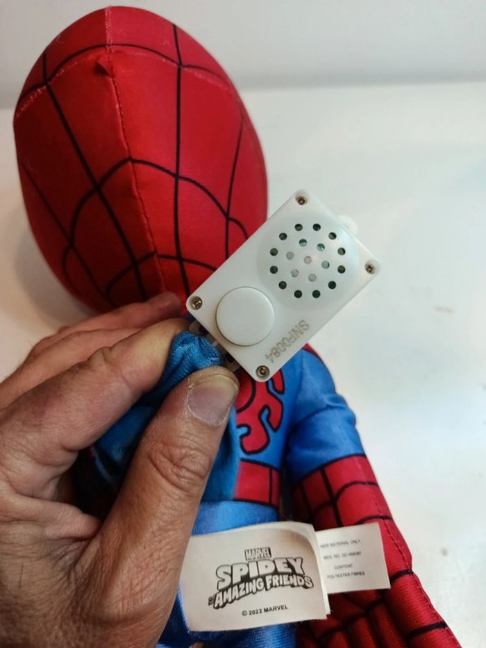 Figurine doudou marvel spidey - photo numéro 2