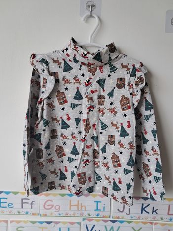 Sous pull col roulé neuf. Taille 110.  Thème noel