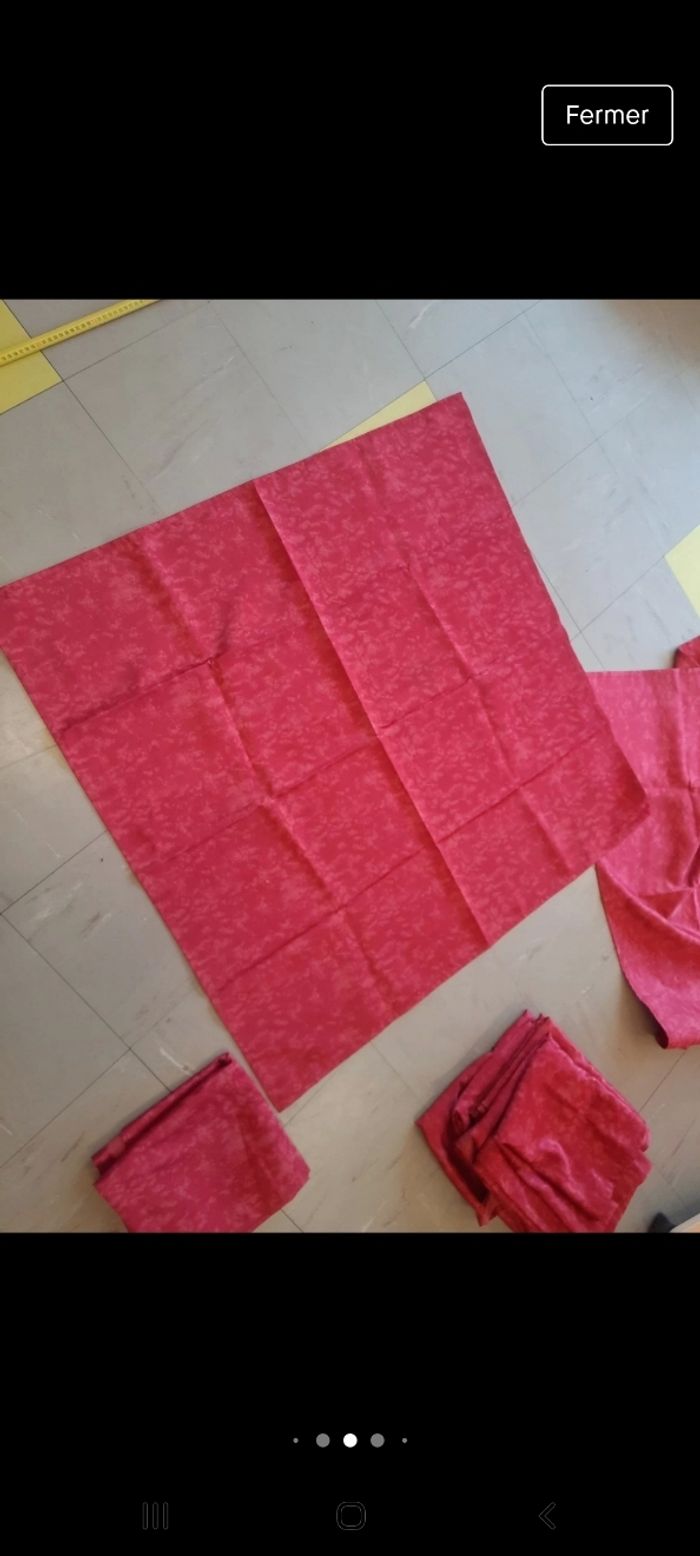Lot 5 nappes carré 1m rouge bordeaux et rose foncé  idéal décoration anniversaire - photo numéro 4