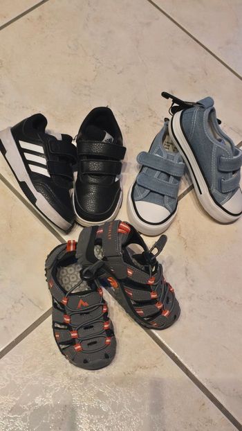 🥰💙🥰 superbe  lot Baskets et sandales  pointure 24 garçon 🥰💙💙💙