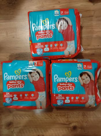 Lot de 3 paquets de couches Pampers pants taille 7 neufs scellés