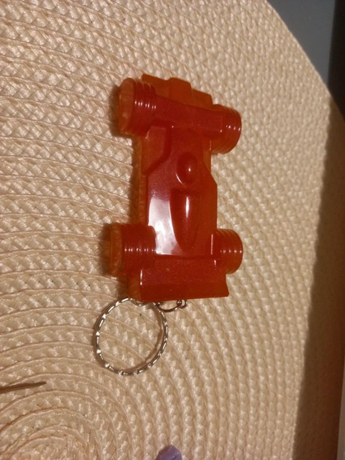 Porte clé voiture de course epoxy