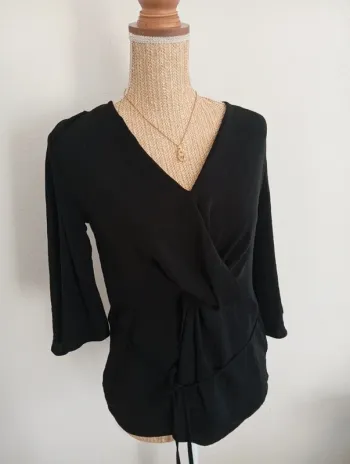 Chemise noir ample manches trois quart effet cache ventre