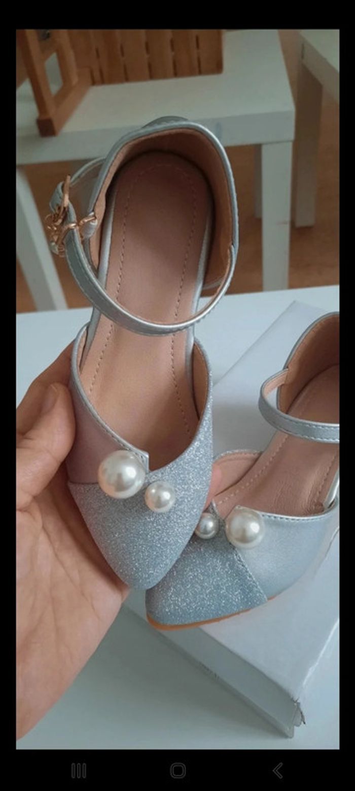2 paires d'escarpins pour fillettes 27 - photo numéro 3