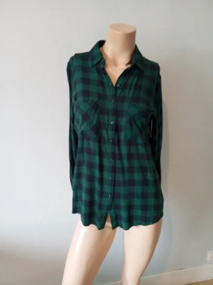 Chemise cache-cache taille 36 - photo numéro 2