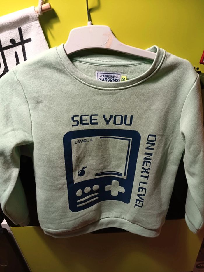 Sweat neuf sans étiquette 5 ans fabrique des garçons