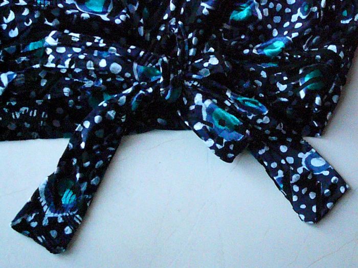 Haut en velours bleu marine Taille 3 - photo numéro 2