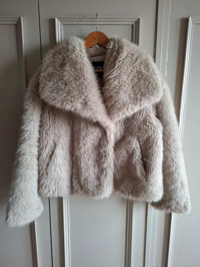Manteau viral fausse fourrure Zara