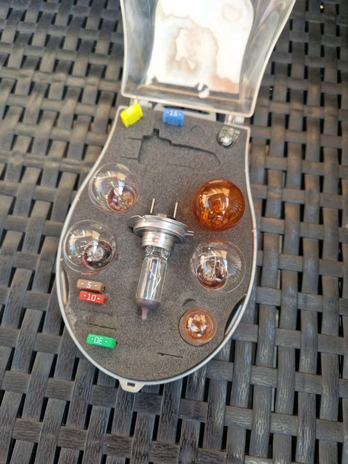 Boîte d ampoules peugeot - photo numéro 2