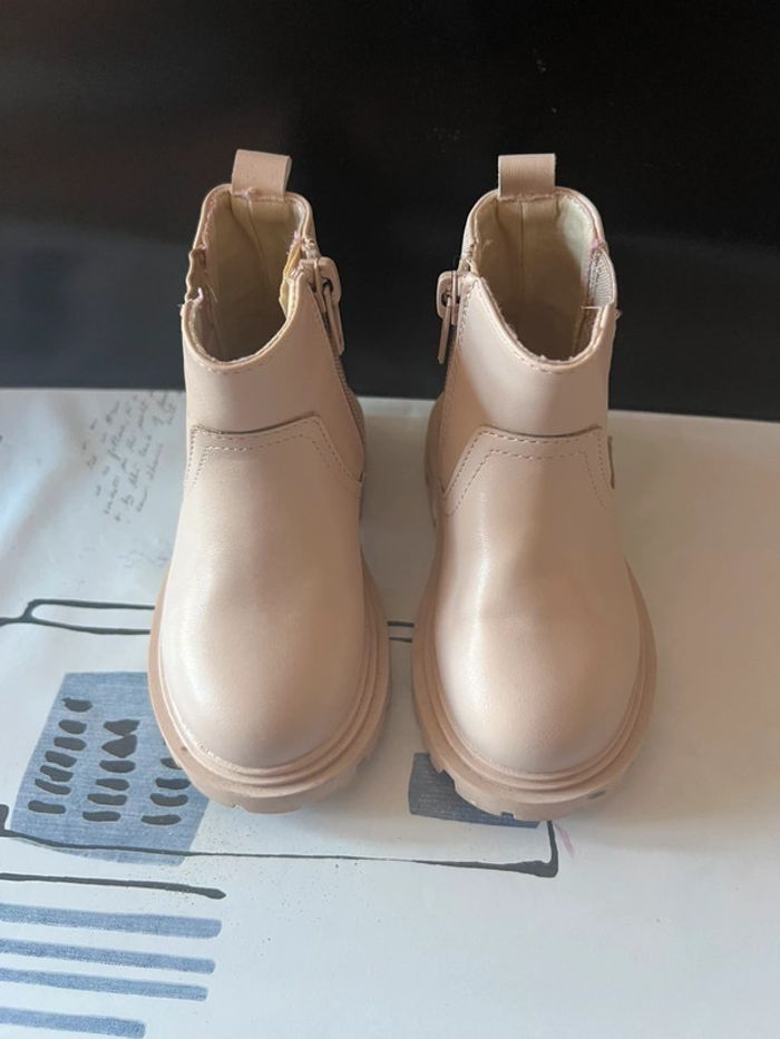 Paire de bottines fille pointure 22 marque Kiabi bon état - photo numéro 2