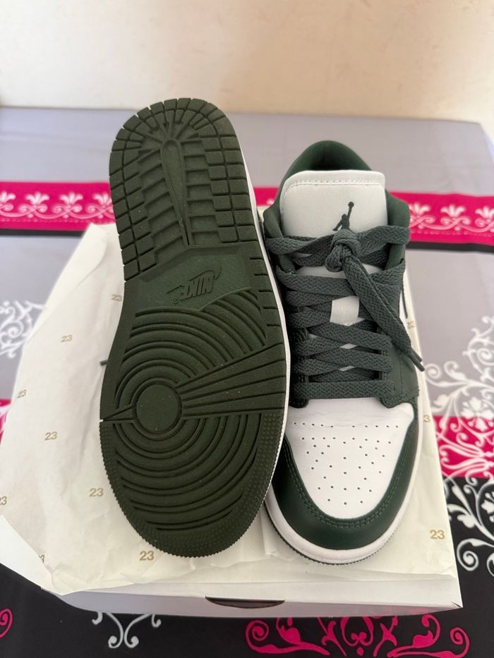 Baskets Nike Air Jordan 1 Low blanc/jade galactique - photo numéro 5