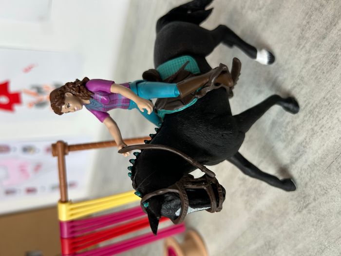cavalière avec sauts d'obstacles schleich vendu avec la boite - photo numéro 2