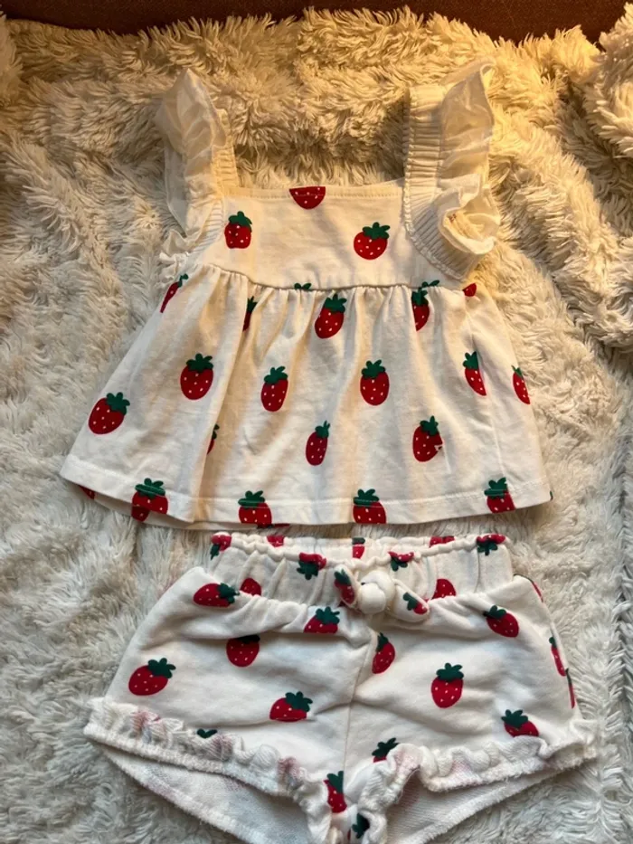 Ensemble fraises Kiabi 3/6 mois - photo numéro 2