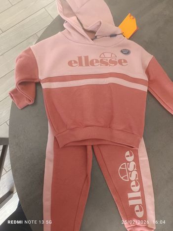 Ensemble ellesse 