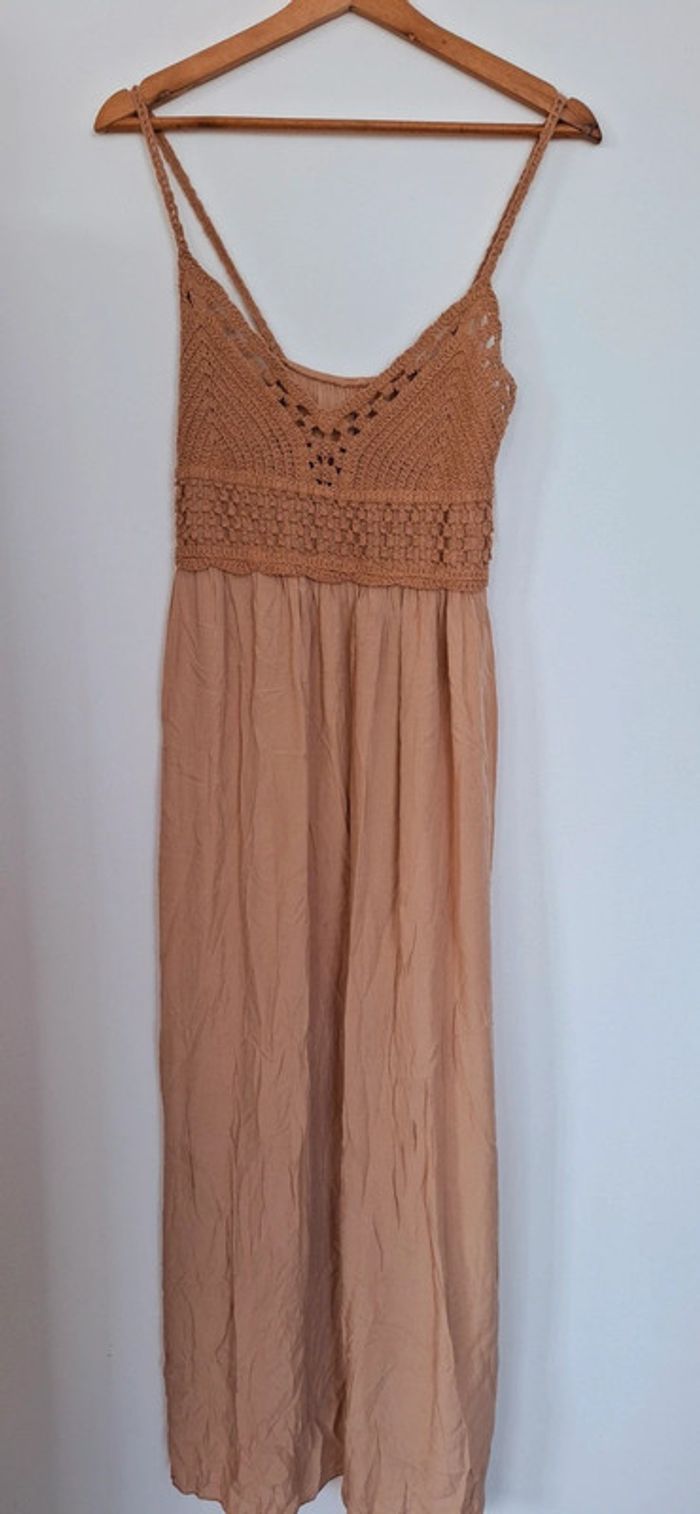 🤍 Robe longue bohème chic – crochet & douceur nude 🤍 - photo numéro 2