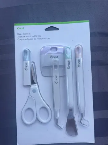 Jeu élémentaire d’outils cricut