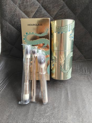 Hourglass essential brush set
