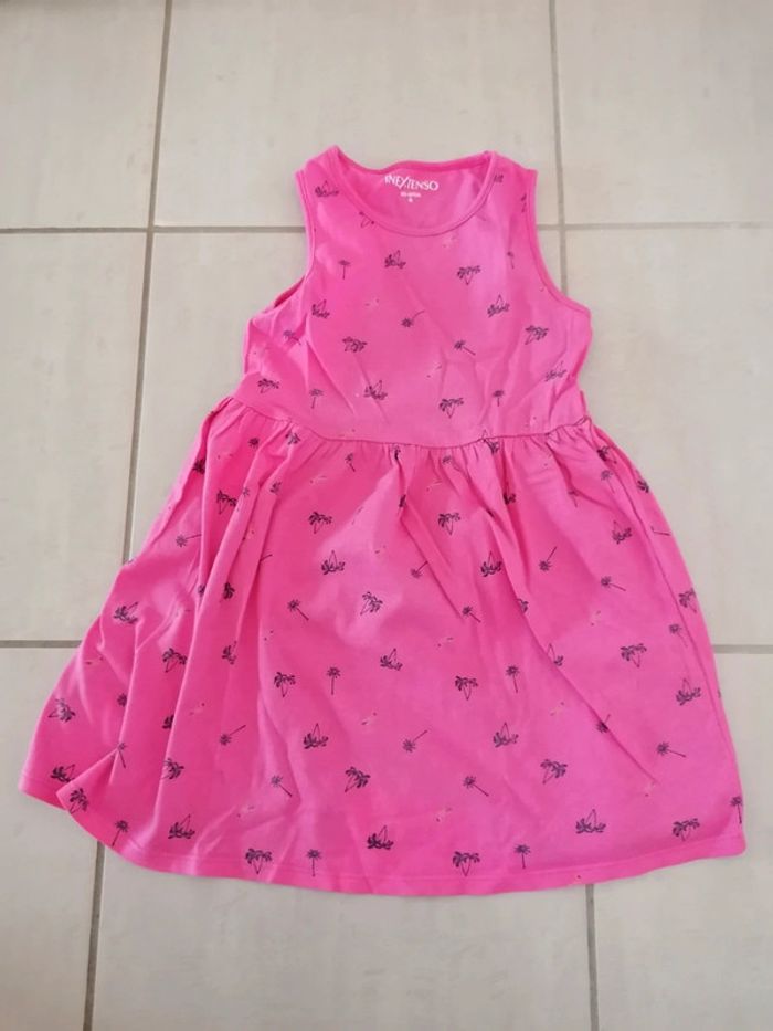 Robe neuve juste lavée taille 4 ans