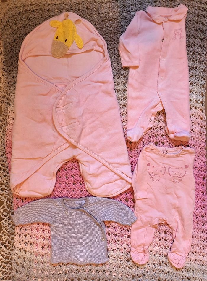 Lot 7 vêtements 1 mois