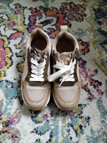 Baskets porté deux fois valeur acheté 89eu taille 37