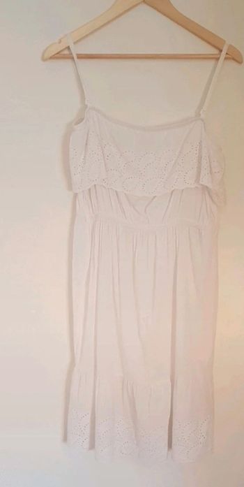 Robe d'été blanche dentelle à bretelles