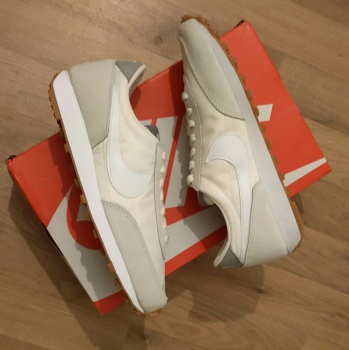 Baskets Nike Dbreak neuves jamais portées dans leur boîte d'origine taille 37.5 - photo numéro 2
