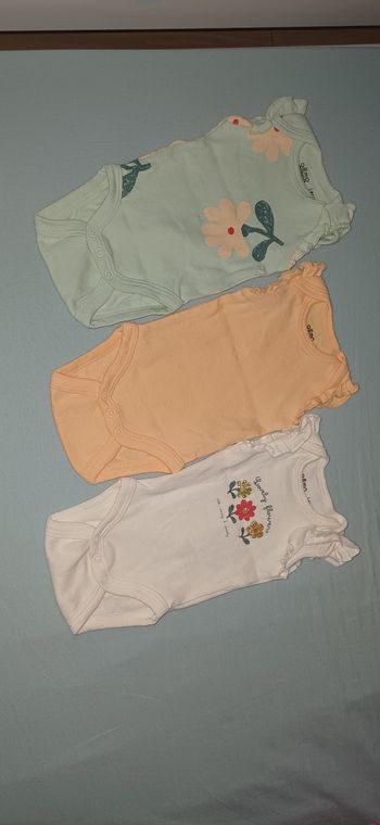 Lot de vêtements bébé taille de naissance