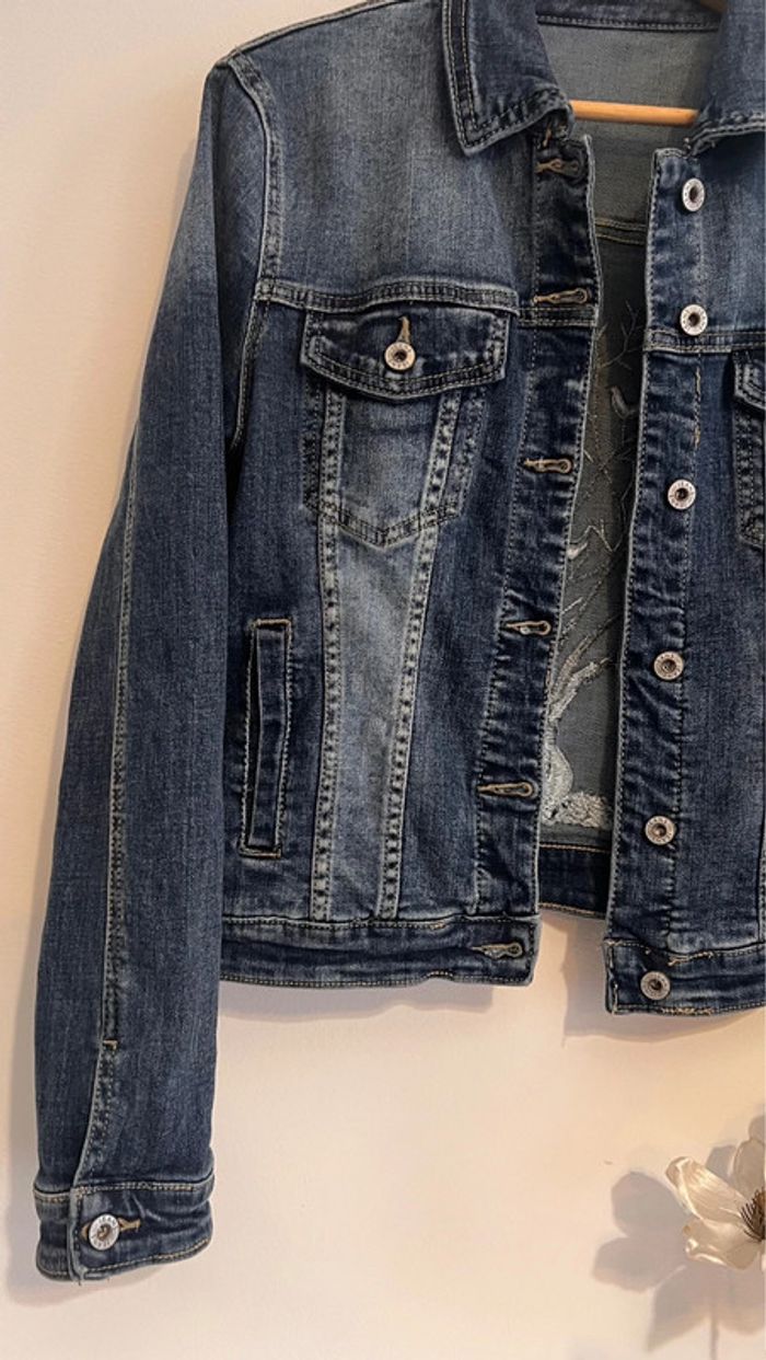 Superbe veste en jean dessin en sequins au dos 🤍🤍 - photo numéro 3