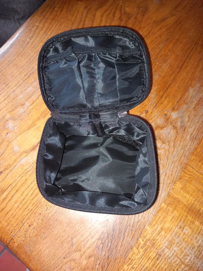 🎅trousse Neuf 1er secours ou autre - photo numéro 3