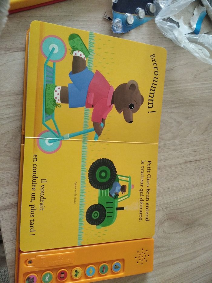 Petit ours brun entend tout livre musical - photo numéro 4