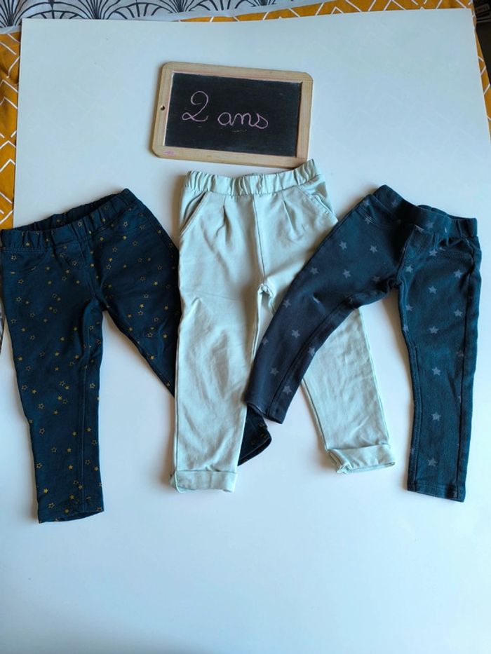Lot de 3 pantalons leggings taille 2 ans en très bon état