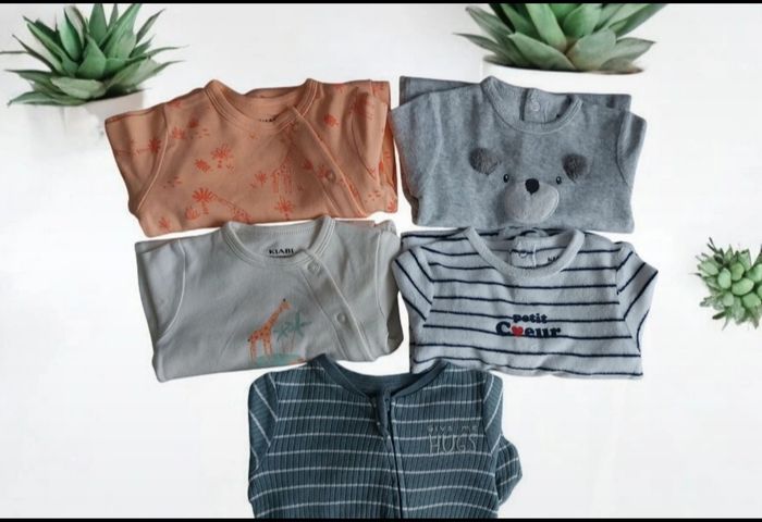 Lot de 5 Pyjamas bébé en 1 mois, de la marque kiabi