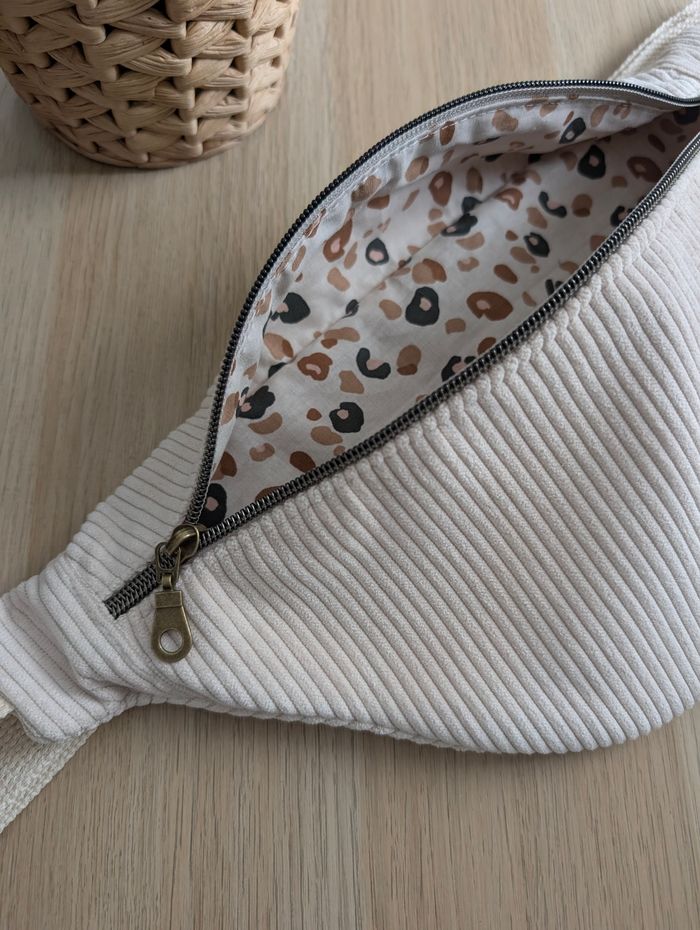 Sac banane femme en velours cotelé beige clair et leopard - photo numéro 2