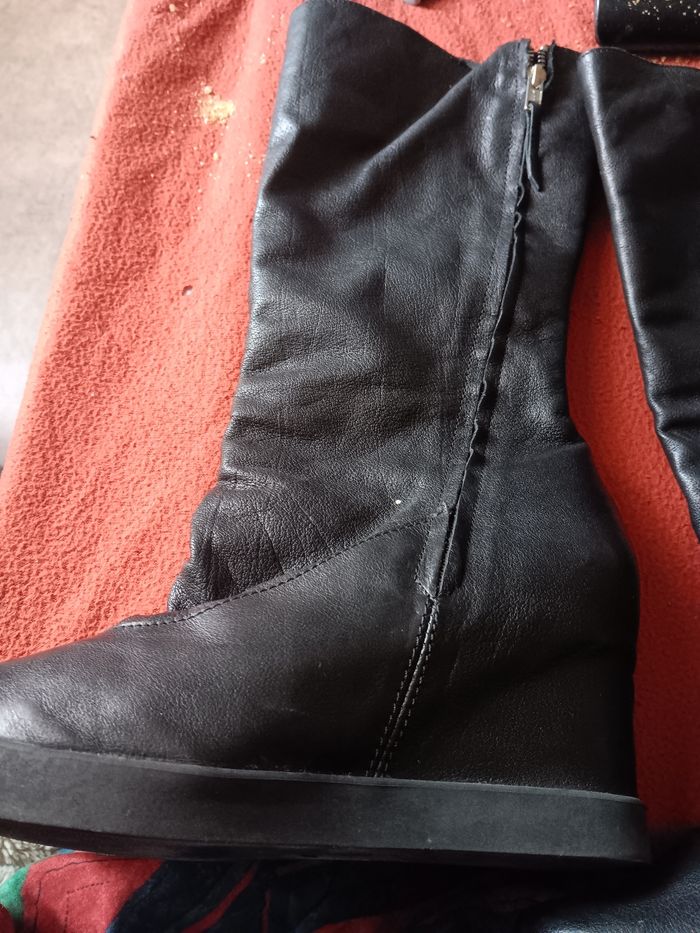 Bottes en cuir 40 fermetures sur le cotes avec petit talons - photo numéro 3