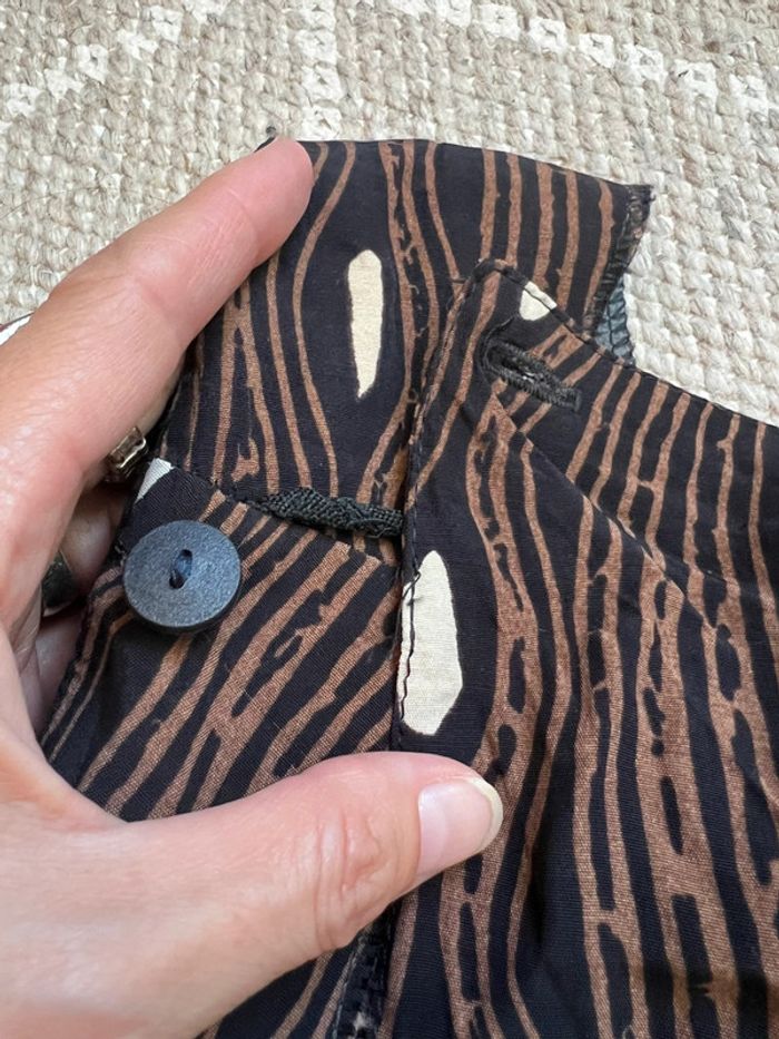 Jupe mi-longue portefeuille marron 70s Kitsch vintage made in UK - Taille M - photo numéro 6