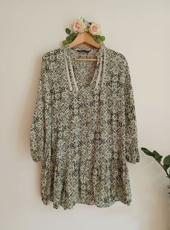 Robe printemps / été courte & ample fleurs ton vert Zara Taille 36+