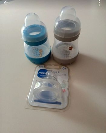 Deux biberons mam + tétines