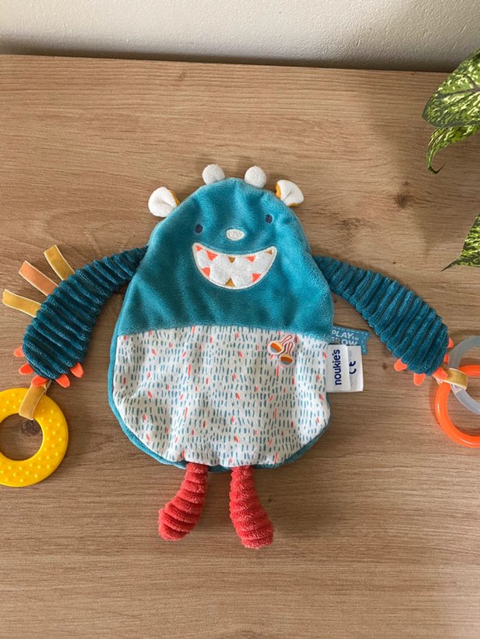 Doudou plat éveil monstre Ollie bleu anneau dentition noukies noukie ´´s - photo numéro 2