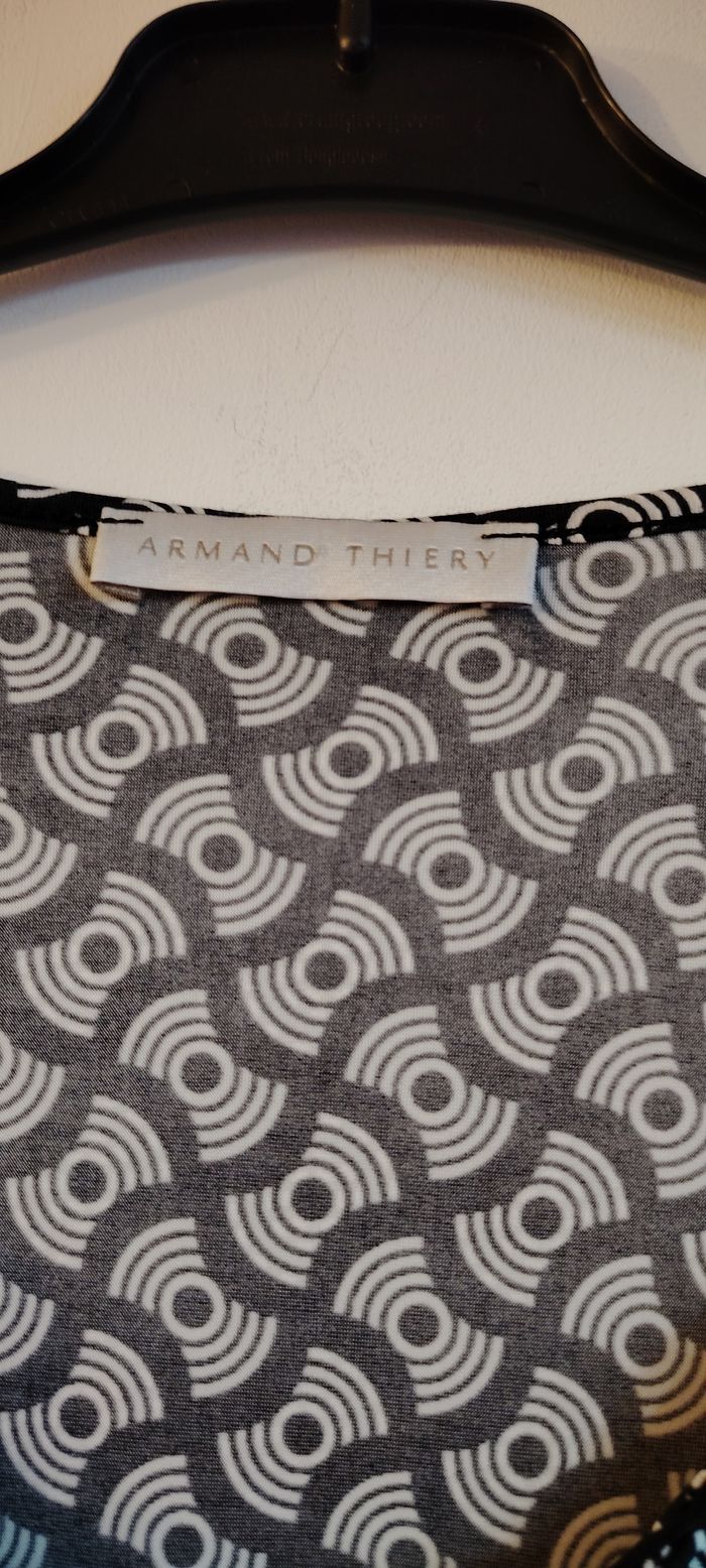 Blouse femme Armand Thiery noir blanc imprimé graphique manches 3/4 - photo numéro 2