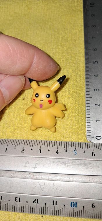 Pokemon figurine