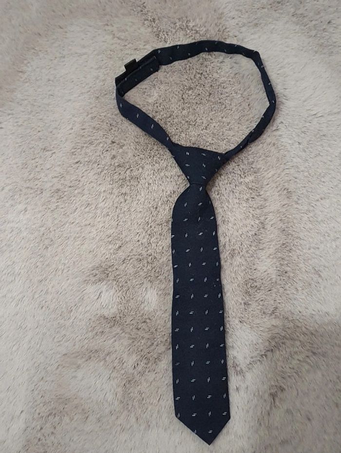 Cravate bébé bleu marine à motifs