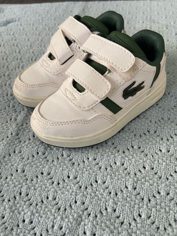 Lot de jouets, accessoires puériculture, chaussures et déco