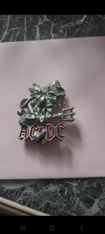 AC/DC pin's