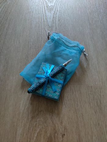 Petit carnet avec stylo neufs