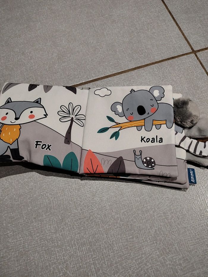 Livre tissu sensoriel "les animaux de la jungle" - photo numéro 2