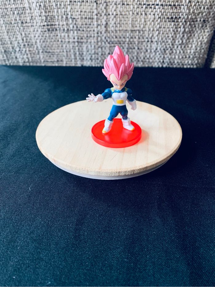 Figurine Végéta Super Saiyan rosé