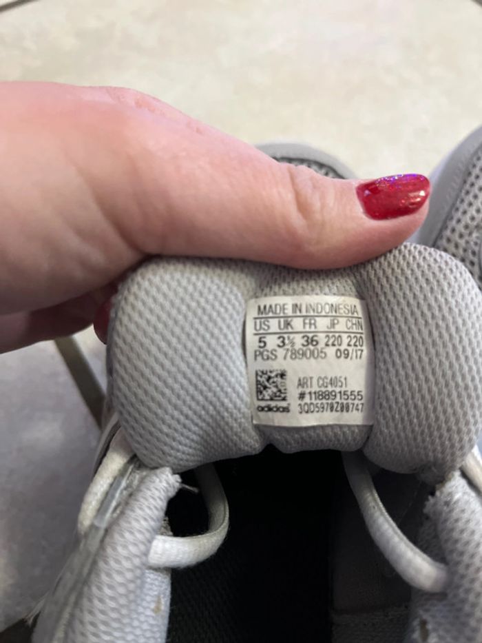 Paire de basket Adidas grise - photo numéro 7