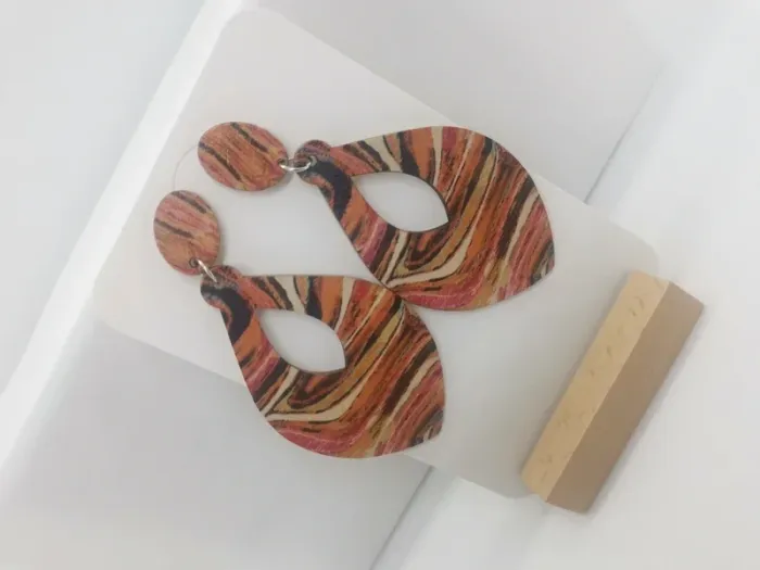 Paire de boucles d'oreille forme goutte motifs aztèques - photo numéro 2