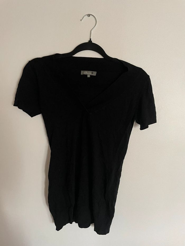 Pull noir manches courtes col V